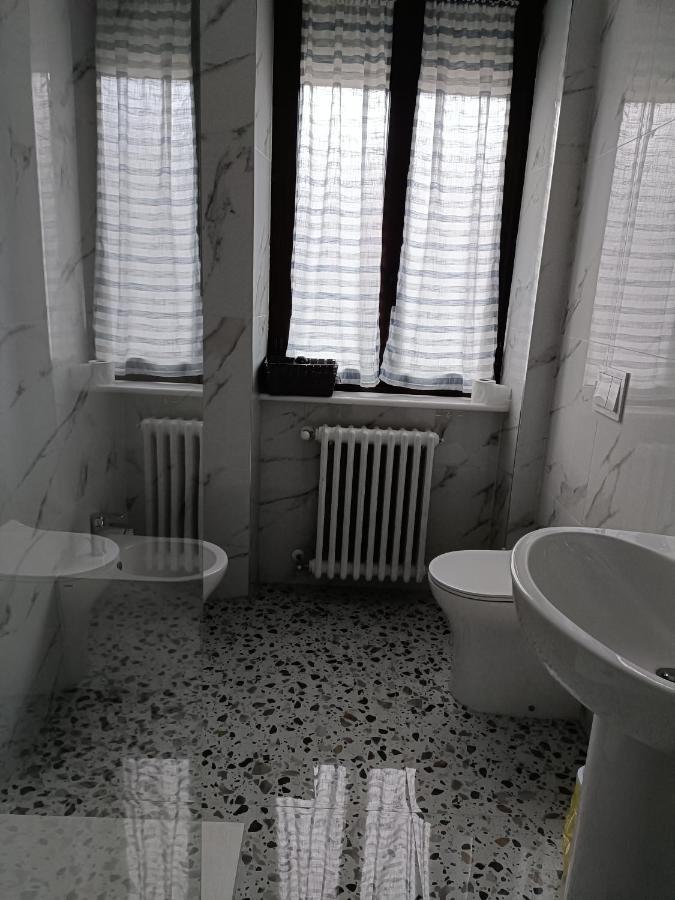 דירות אבזאנו L'Affaccio Sulla Piazza מראה חיצוני תמונה